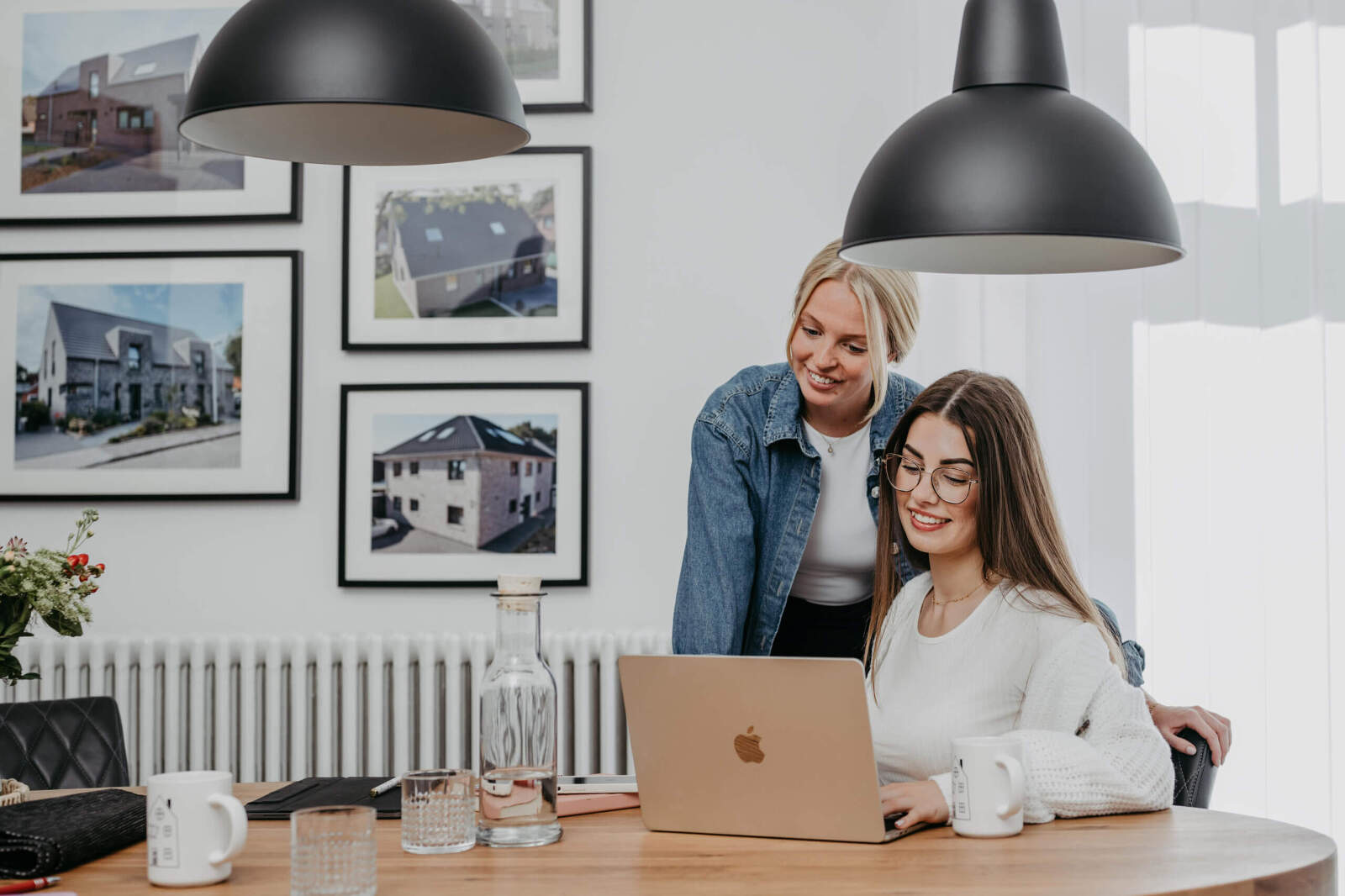 Mitarbeiterporträt am Arbeitsplatz Team Nordsee Photovoltaik Aurich