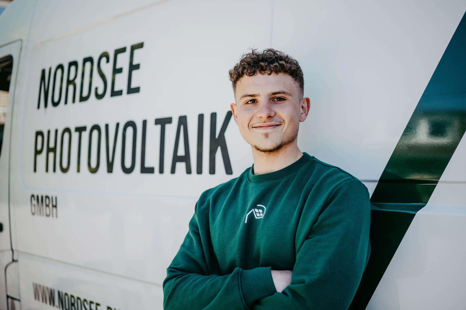 Mitarbeiterporträt Firmenauto Nordsee Photovoltaik Aurich