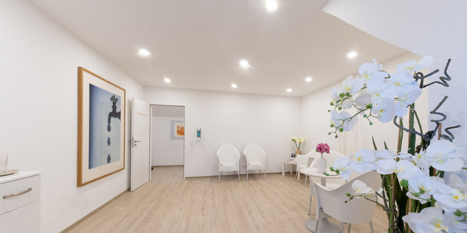 Wartezimmer Praxisbild Plastische und Ästhetische Chirurgie Aurich